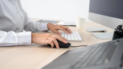 Asian Woman programmer typing source codes Programming On Computer in office, Foto stock