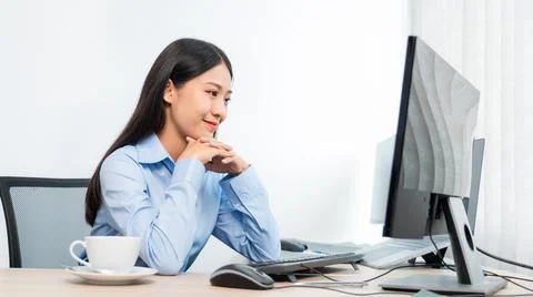 Asian woman programmer typing source code with computer pc for Developing pro 스톡 사진