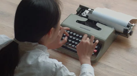 Asian woman typing Stock Footage 44854441