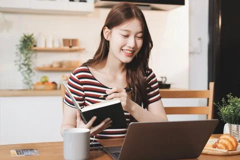 Asian woman using computer remote for business studying, watching online vi.. Stockfoto's
