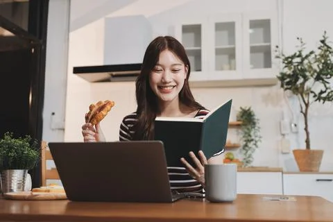 Asian woman using computer remote for business studying, watching online vi.. Stockfoto's