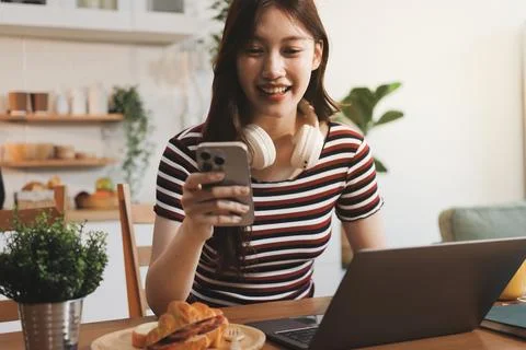 Asian woman using computer remote for business studying, watching online vi.. Stockfoto's