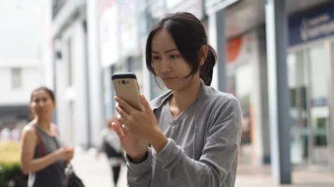 Asian woman using smartphone 库存影片 64229692