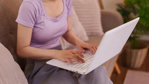 Asian women using laptop computer typing on keyboard working from home sitt.. 库存照片