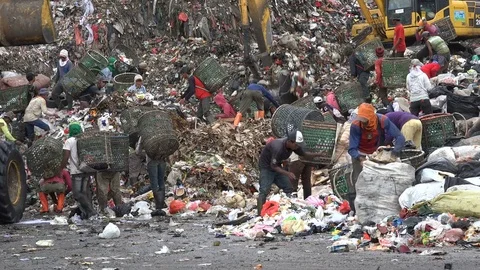 Asian workers look for recycable goods at dumping ground in Jakarta, Indonesia Stockbeeldmateriaal 78444832