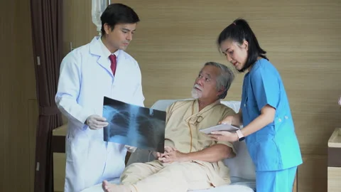 Asian young doctor using X-ray film explain the symptoms to the patient after Stock Footage 137158840