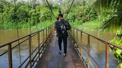 The Asians walked to the edge of the island using the iron bridge. Stock Footage 206326350