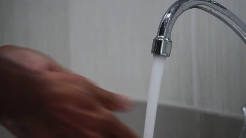 Asin man washing hands under running water from the Tap Vídeos de archivo 158886388