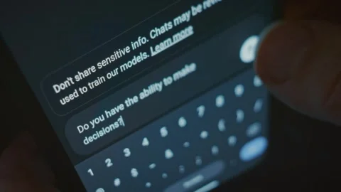 Asking Chat GPT on smartphone about its ability to make decisions Видео 288969456