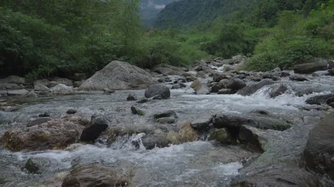 ASMR Relaxing Mountain Stream Flow Water Meditation 120fps 스톡 동영상 336850557