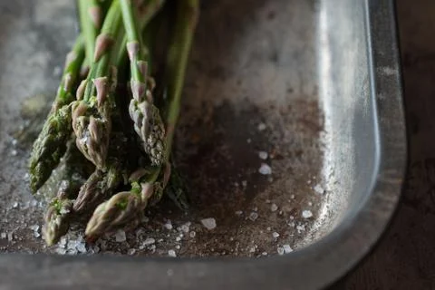 Asparagus with Salt in Baking Tray Foto stock