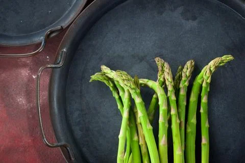 Asparagus on a tray Foto stock