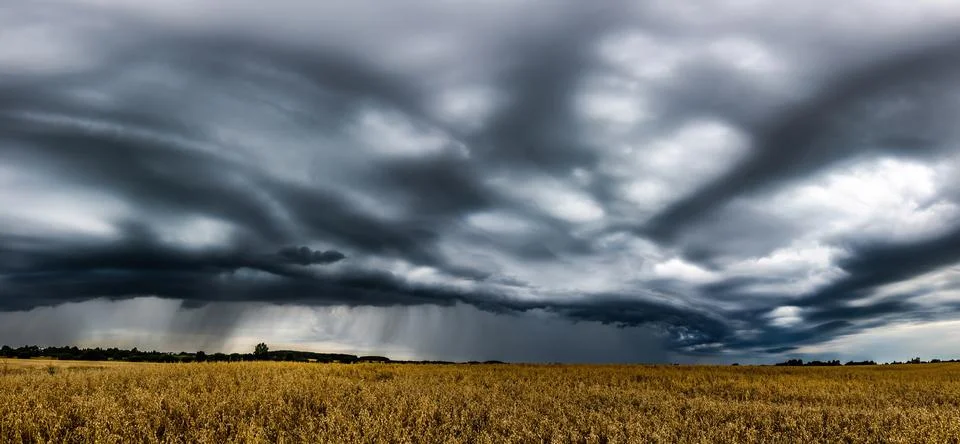 Asperitas clouds - the newest cloud type - before the storm. Lithuania Foto stock