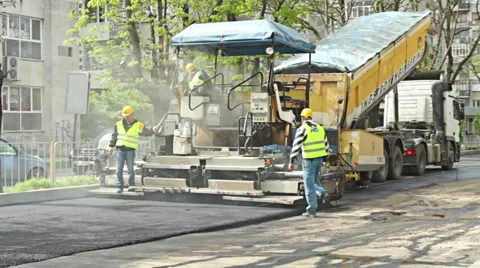 Asphalt paver applying asphalt on the repaired city road. Vídeos de archivo 51328406