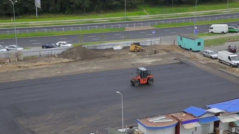 Asphalt paver puts asphalt Stockbeeldmateriaal 77973799