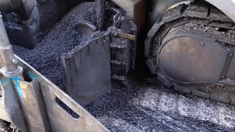 Asphalt paving machine throwing fresh warm mix asphalt close-up 2 库存影片 253230425