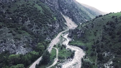 Asphalt road in high mountains Video stock 196882883