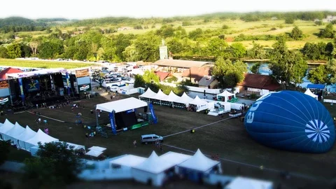 Assembling balloon timelapse Видео 93536411