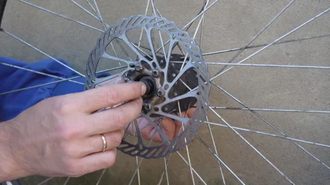 Assembling a bicycle wheel hub Video stock 256897439