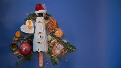 Assembling a Christmas tree from food. Creative christmas idea. Vertical video Video stock 121575593