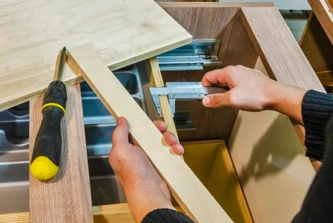 Assembling of furniture for kitchen Foto stock