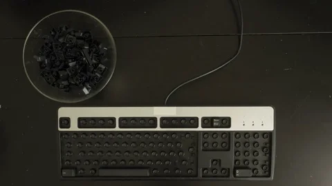 Assembling a Keyboard time-lapse Vidéo 77980793