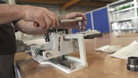 Assembling Precision Linear Guide Mechanism 스톡 동영상 331371247