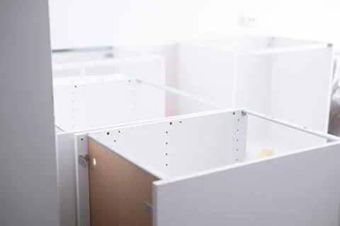Assembling the white frames of the modular kitchen. Step by step assembly Foto stock