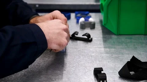 Assembly of electronic devices in lab Vídeo Stock 253667687