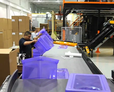 Assembly Line Workers 库存影片 936169