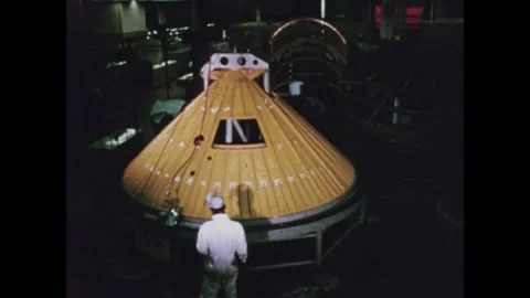 Assembly of the thrust structure for the Saturn third stage Video stock 297182991