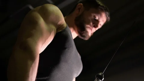 Assertive bodybuilder pumping shoulders and building muscles in gym, slow-motion 스톡 동영상 121880813