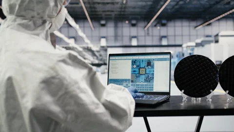 Assessing hardware fabrication, laptop software and engineer 库存影片 333391924