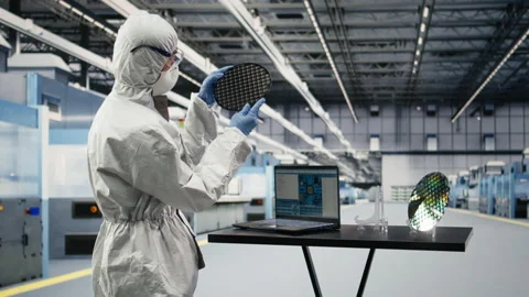 Assessing hardware fabrication, laptop software and engineer Video stock 333394486