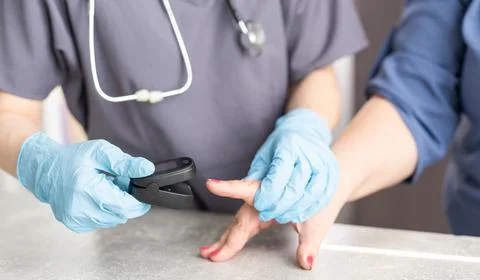 Assessment of the respiratory system function. measurement of blood saturation Stockfoto's