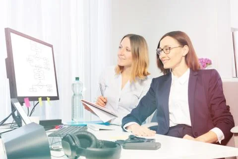 Assistant makes notes during meeting with director Stockfoto's