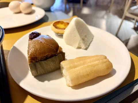 Assorted Asian Breakfast Pastries on White Plate Foto stock