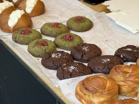 Assorted baked goods including fresh cookies and pastries on display at a b.. 스톡 사진
