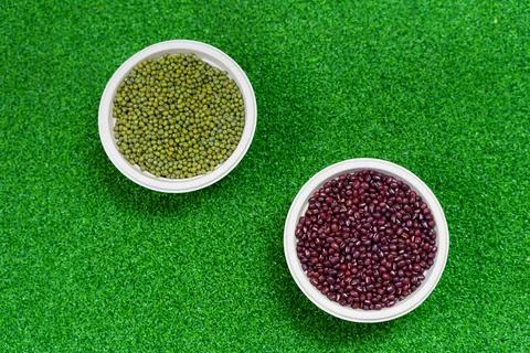 Assorted beans ingredients mung red beans and soybean for cooking Foto stock