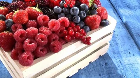 Assorted berries in a crate Video stock 8573405