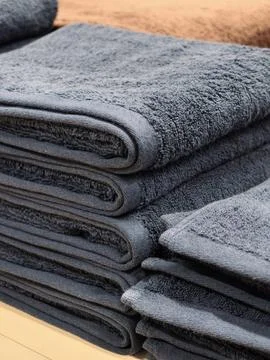 Assorted blue towels placed on store shelf 库存照片