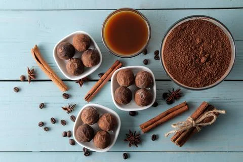 Assorted chocolates. candy balls of different types of chocolate on a blue wo Foto stock