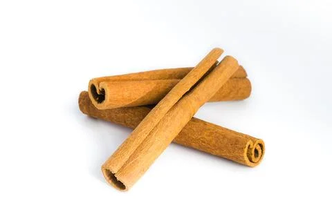Assorted cinnamon bark pieces arranged on white, focusing on their fibrous .. Stock Photos