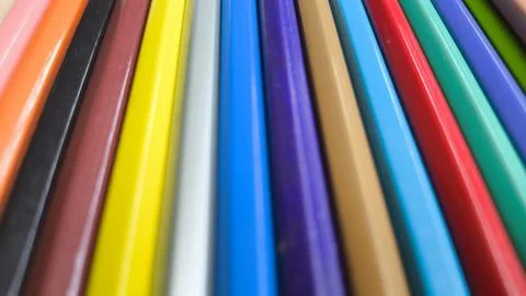 Assorted colored pencils arranged on right side of frame. Vibrant stationer.. Foto stock