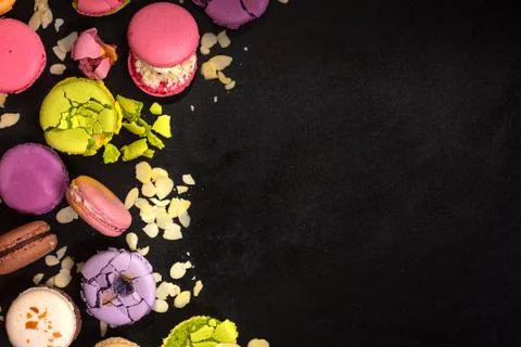 Assorted colorful macaroons on a dark background Foto stock