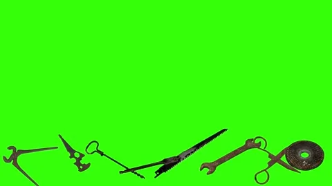 Assorted Dynamic vintage rusty tools animation on green screen Vidéo 334891127