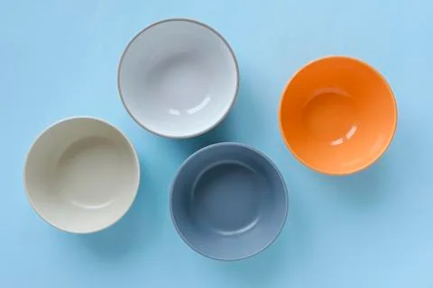 Assorted empty clean bowls and plates on blue Stock-Fotos