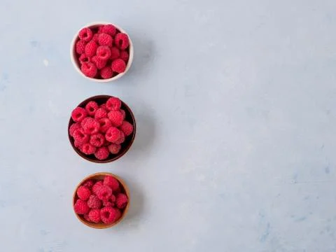 Assorted fresh raspberry in different plates. Foto stock