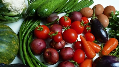 Assorted Fresh Vegetables and Eggs, A colorful assortment of fresh vegetabl.. Stockbeeldmateriaal 305032174