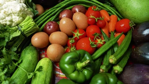 Assorted Fresh Vegetables and Eggs Footage, A colorful assortment of fresh .. 库存影片 305039526